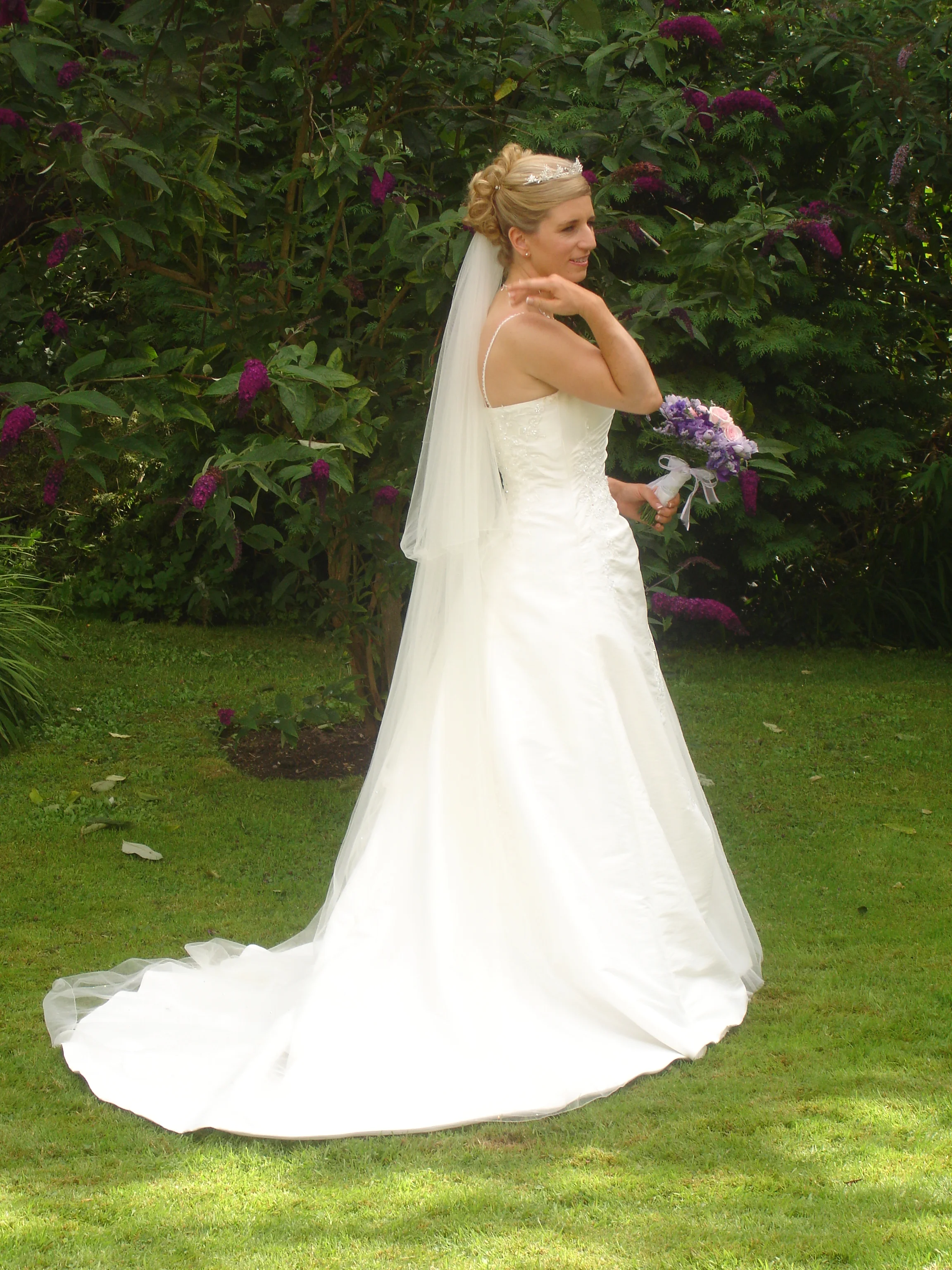 Jenny looking stunning with her beautiful bouquet in summery colours in lilacs and pinks.