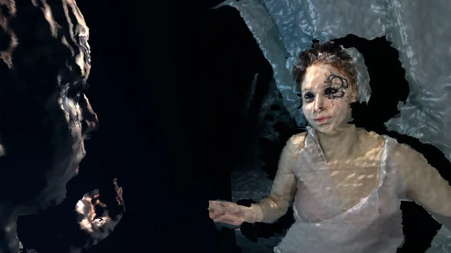 Still_EchoAndHerReflection-640x360.jpg