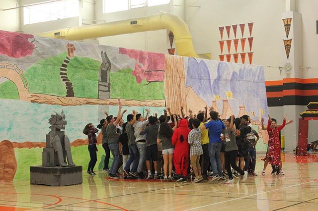 HEY HUSKIES !! it’s time to plan next year’s SPIRIT WEEK ! we need YOUR help so feel free to drop some ideas (LINK IN BIO) 🧡🐾