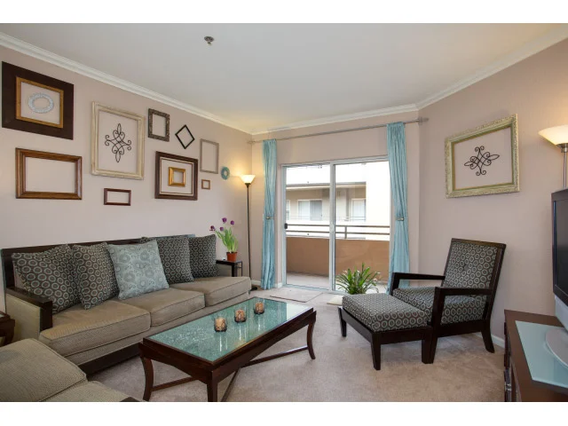 838 Pine Ave #401Long Beach, CA 908133 bed / 2 bath / 1,380 sq ft