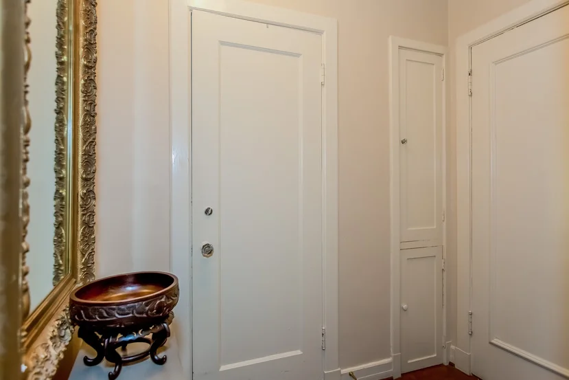 005-Foyer-1404677-mls.jpg