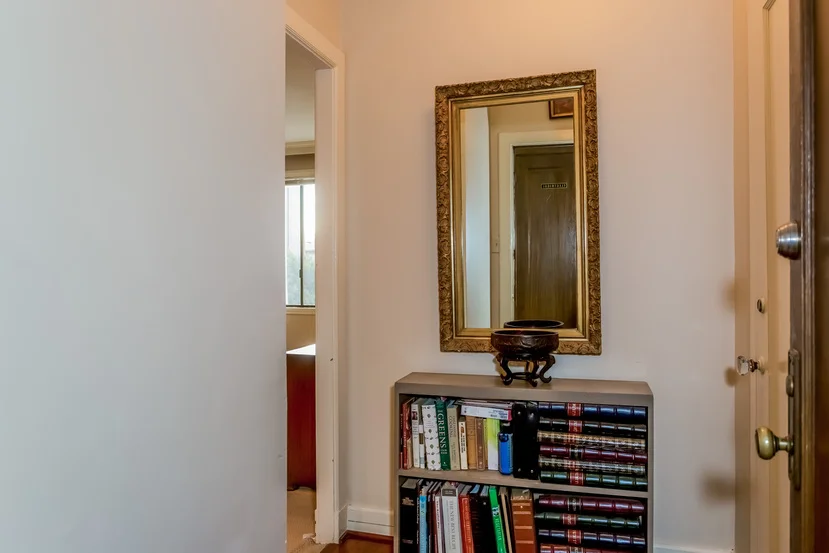 006-Foyer-1404678-mls.jpg