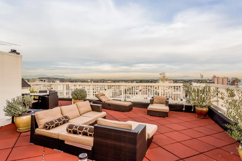 025-Amenities-1404684-mls.jpg
