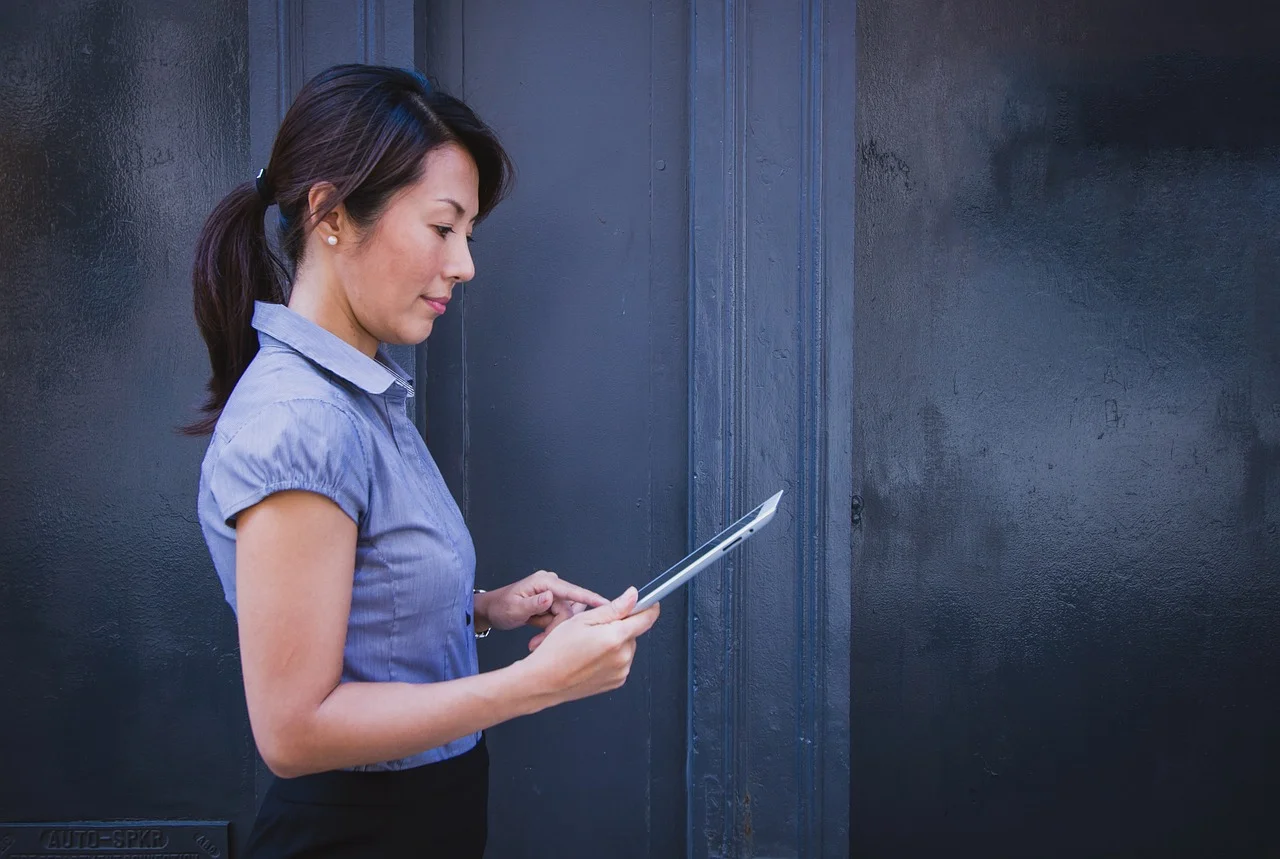 When selling your home, there are plenty of smart phone and tablet applications that can help you navigate the process.