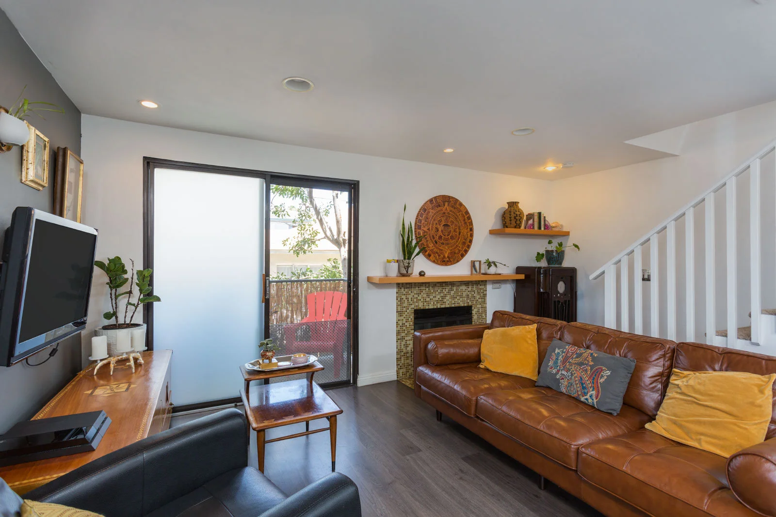 1600 REDONDO AVE. #10LONG BEACH, CA 908062 Bed/1.5 Bath/ 815 sq ft
