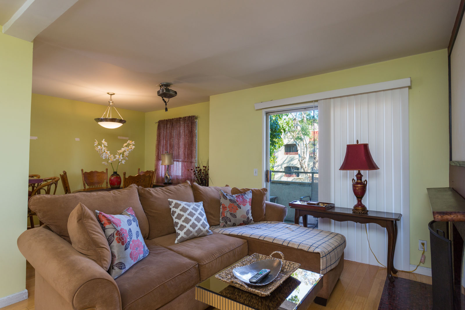 645 CHESTNUT AVE #214LONG BEACH, CA 908022 bed / 2 bath / 963 sq ft