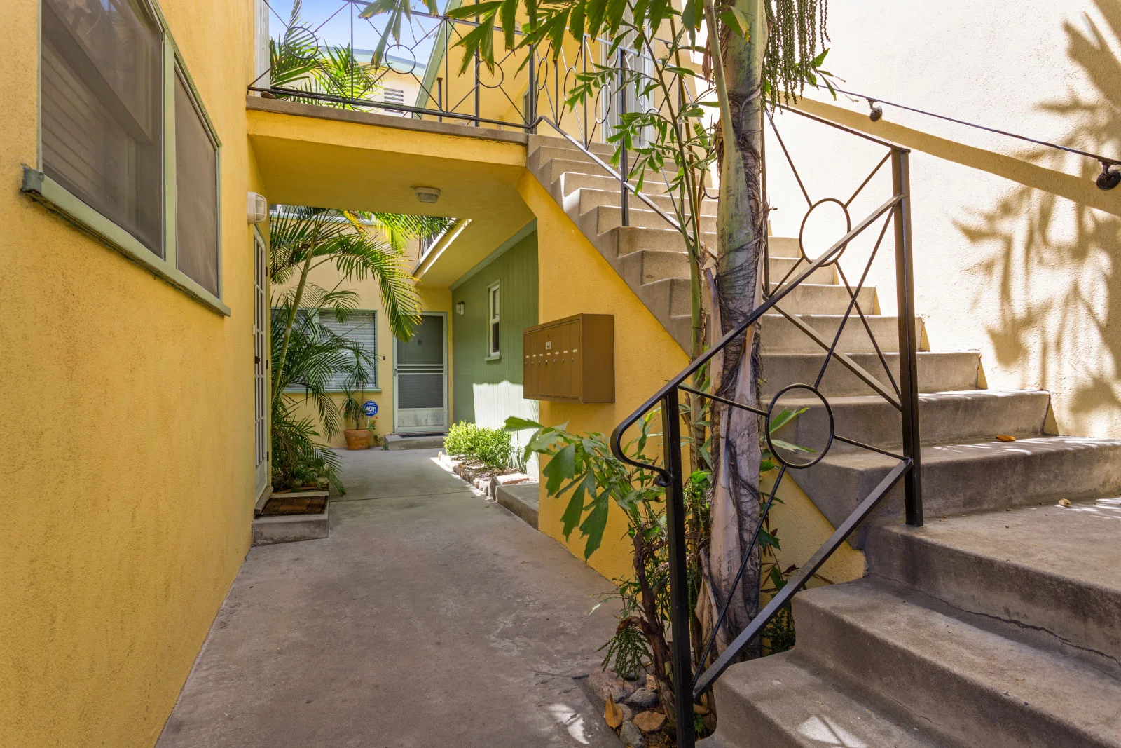 219 Esperanza Ave.Long Beach, CA 908021 Bed/1 Bath/ 700 sq ft