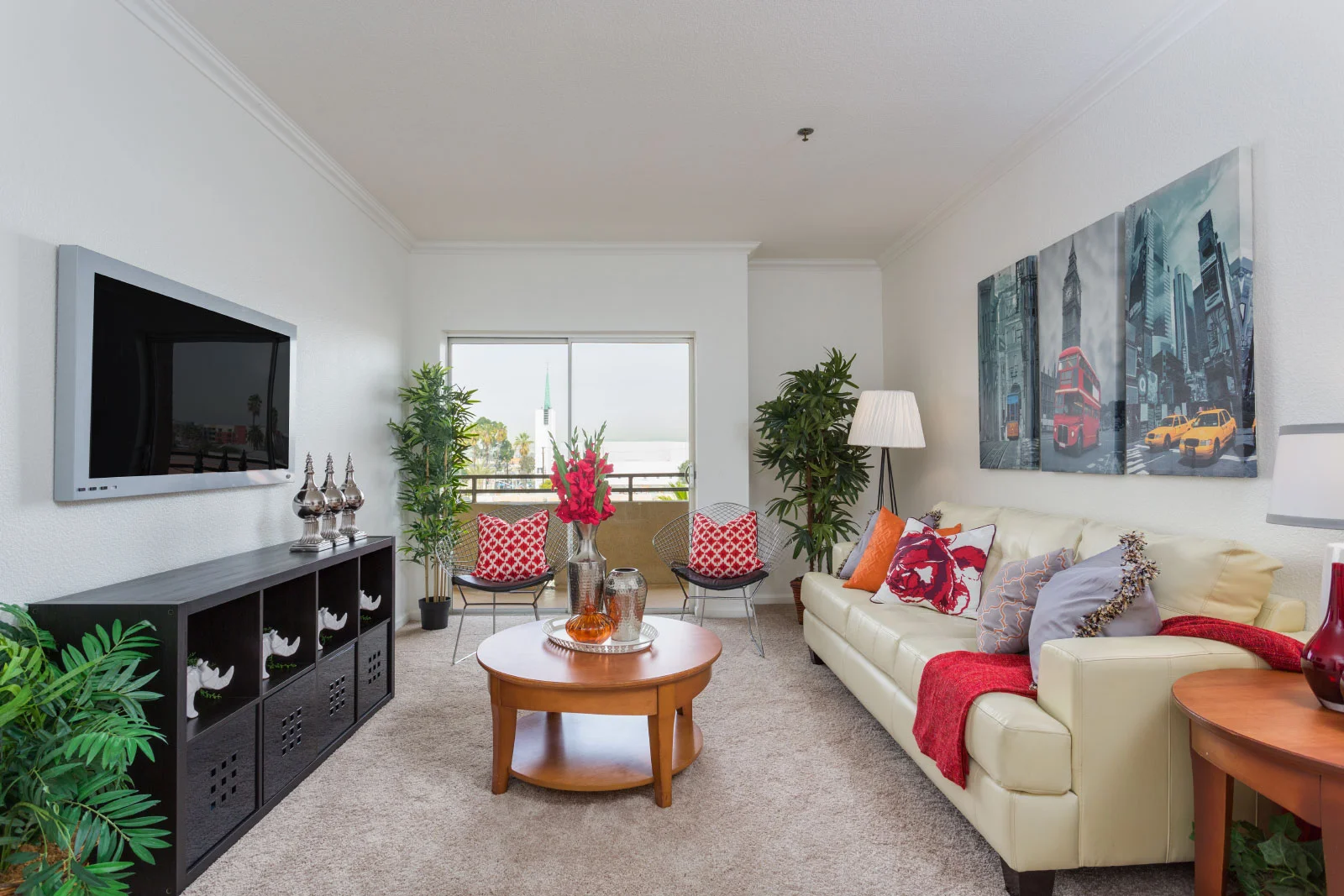 838 Pine ave #416LONG BEACH, CA 908132 Bed/2 Bath/930 sq ft