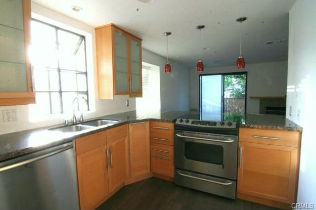 1600 redondo #10 LONG BEACH, CA 90804 2 bed / 2 bath / 815 sq ft