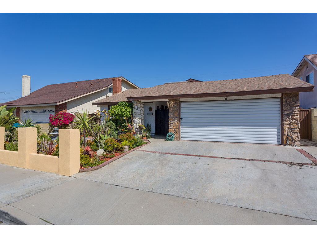 front-exterior_25874339751_o.jpg