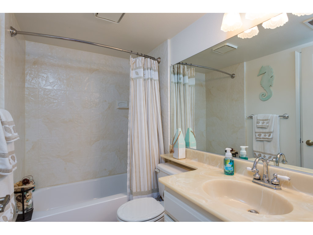downstairs-bathroom_16332319398_o.jpg
