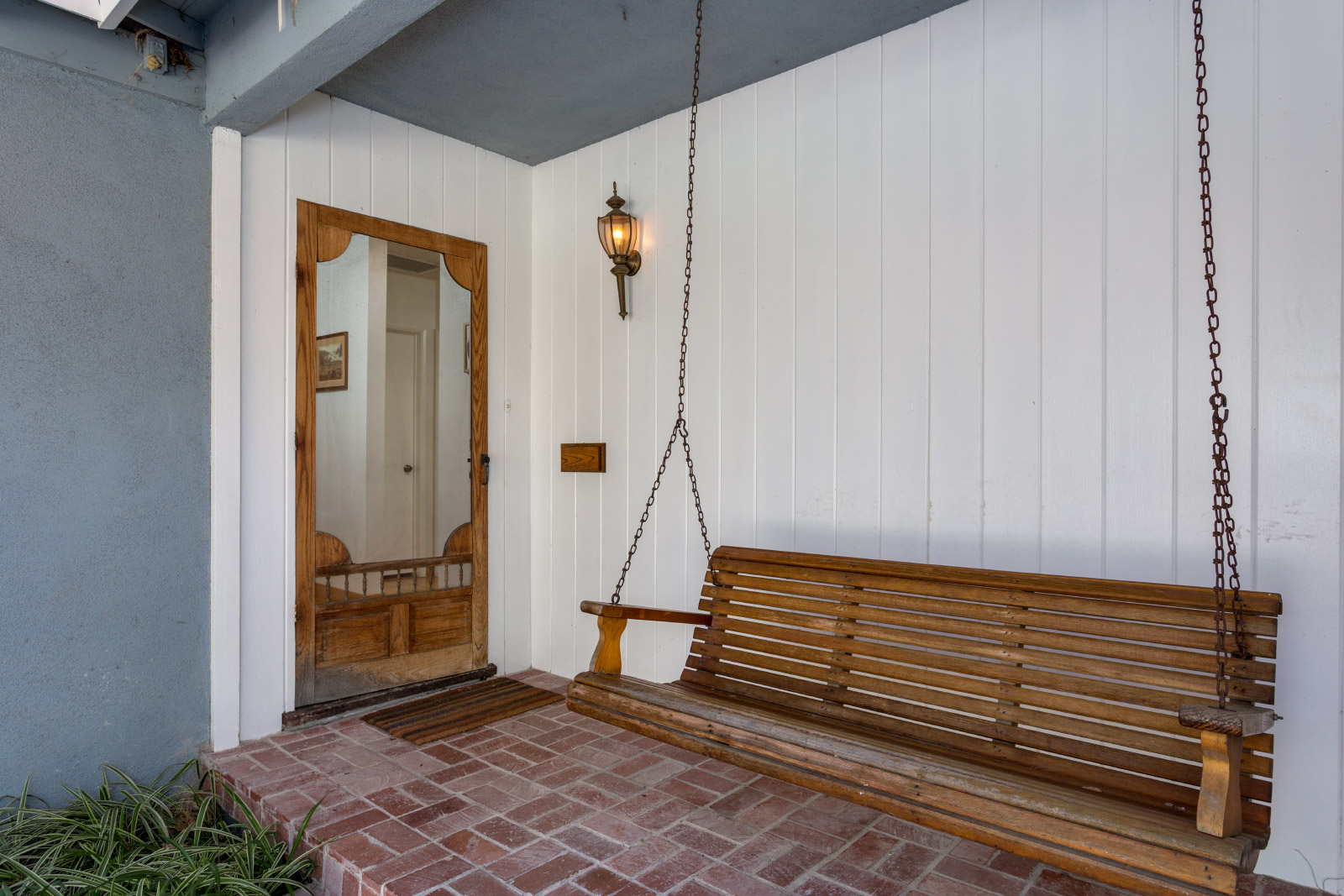 front-porch_16148380753_o.jpg