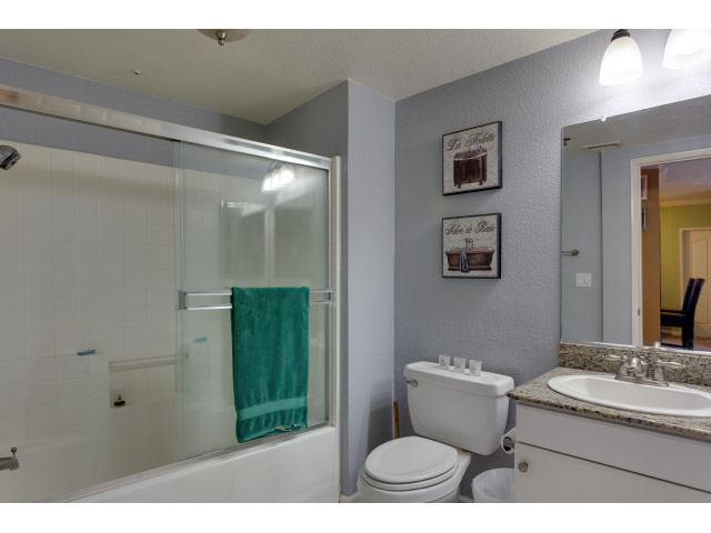 second-bathroom_14513709312_o.jpg
