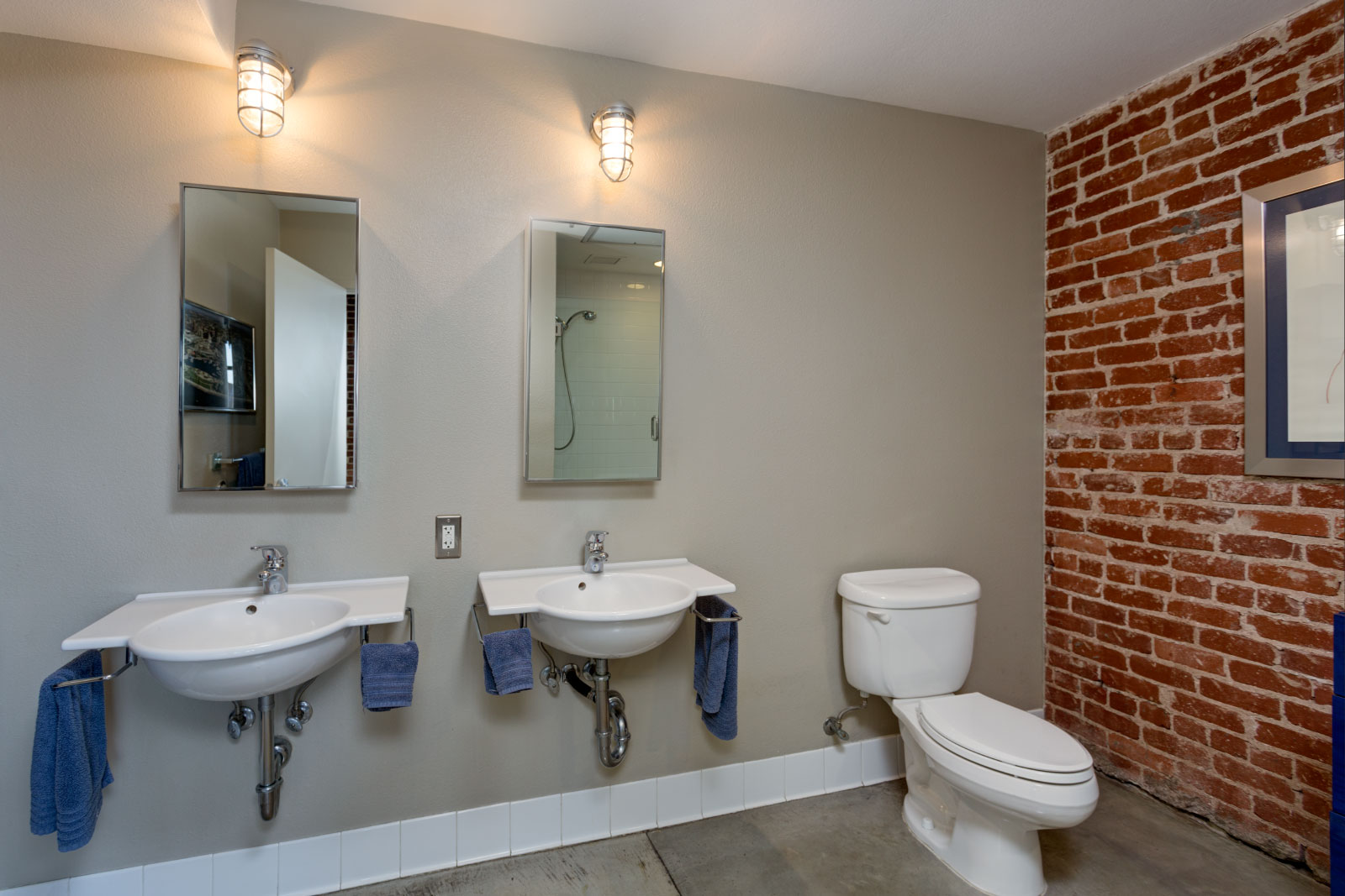 master-bathroom_12844275643_o.jpg