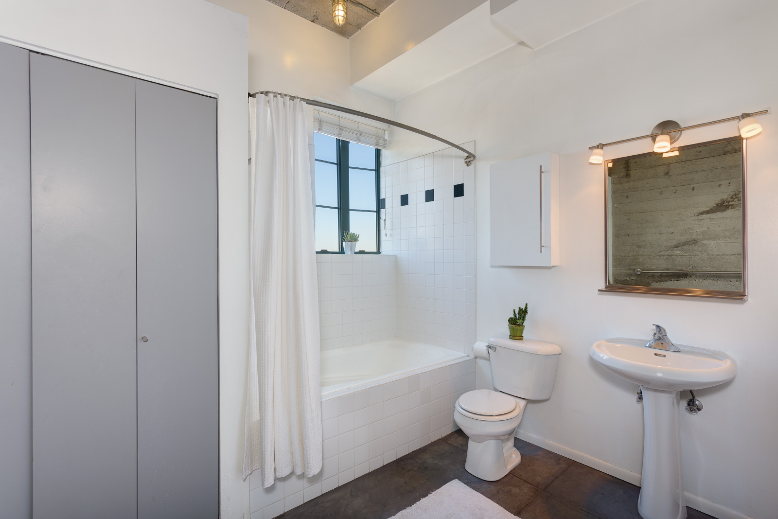 bathroom_9709492681_o.jpg