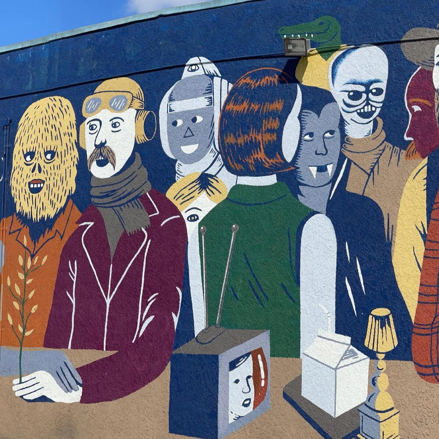 Mural Monday! Welcome to our first ever Mural Monday giveaway! 🎨

Long Beach is covered with incredible artwork so we figured, why not celebrate it each week?

The first person to name which building this mural is on will receive a $20 gift card to 