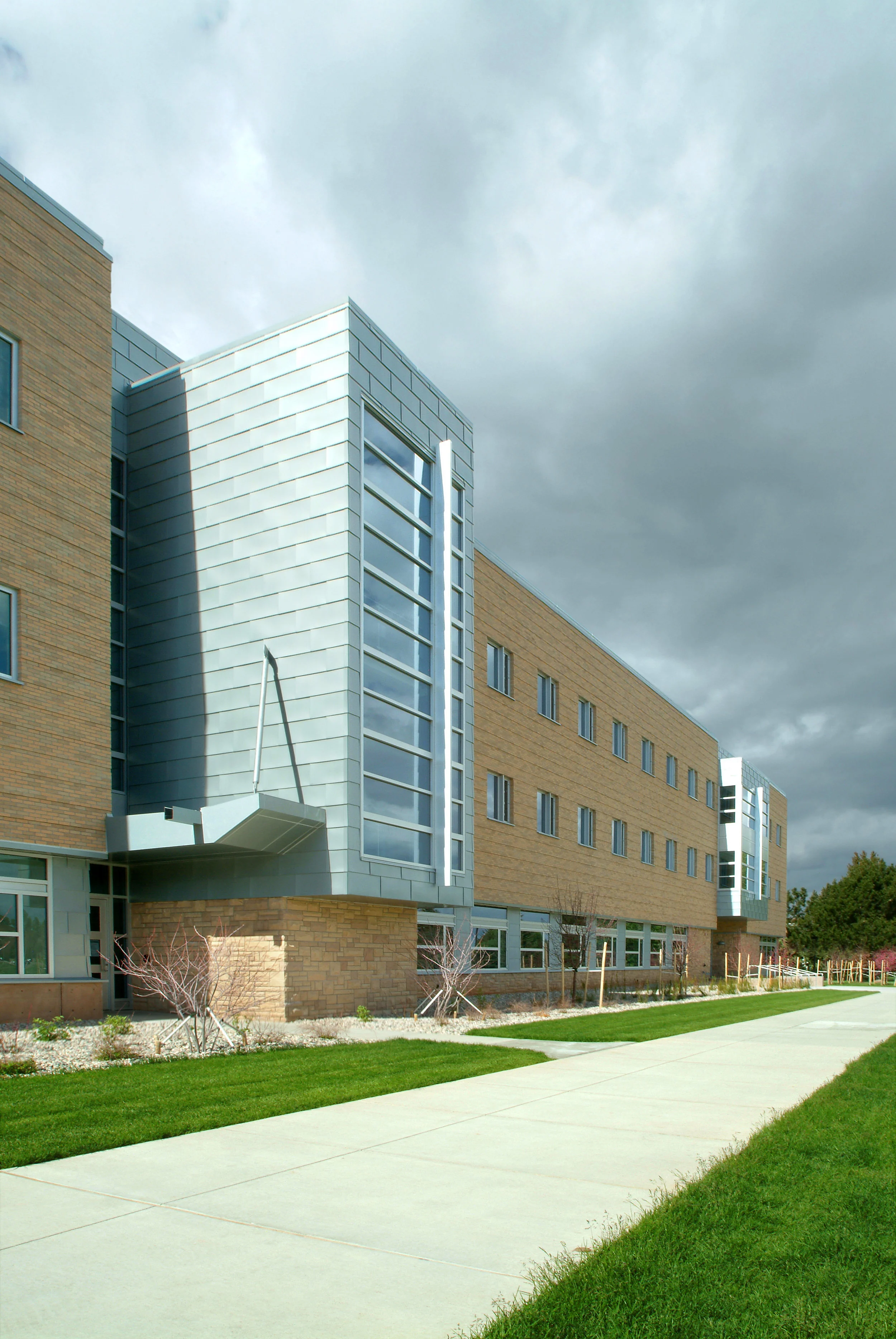 PIC 0514 Exterior - Perspective 2.jpg
