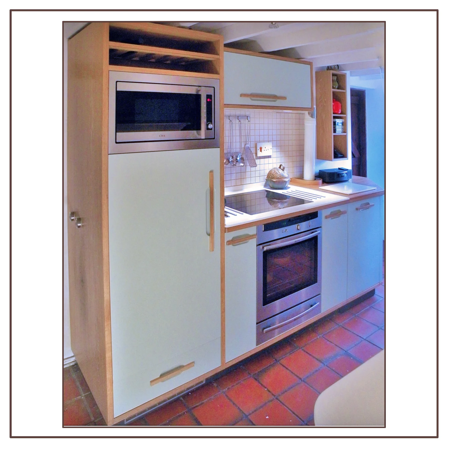 Cooker side view facing the garden