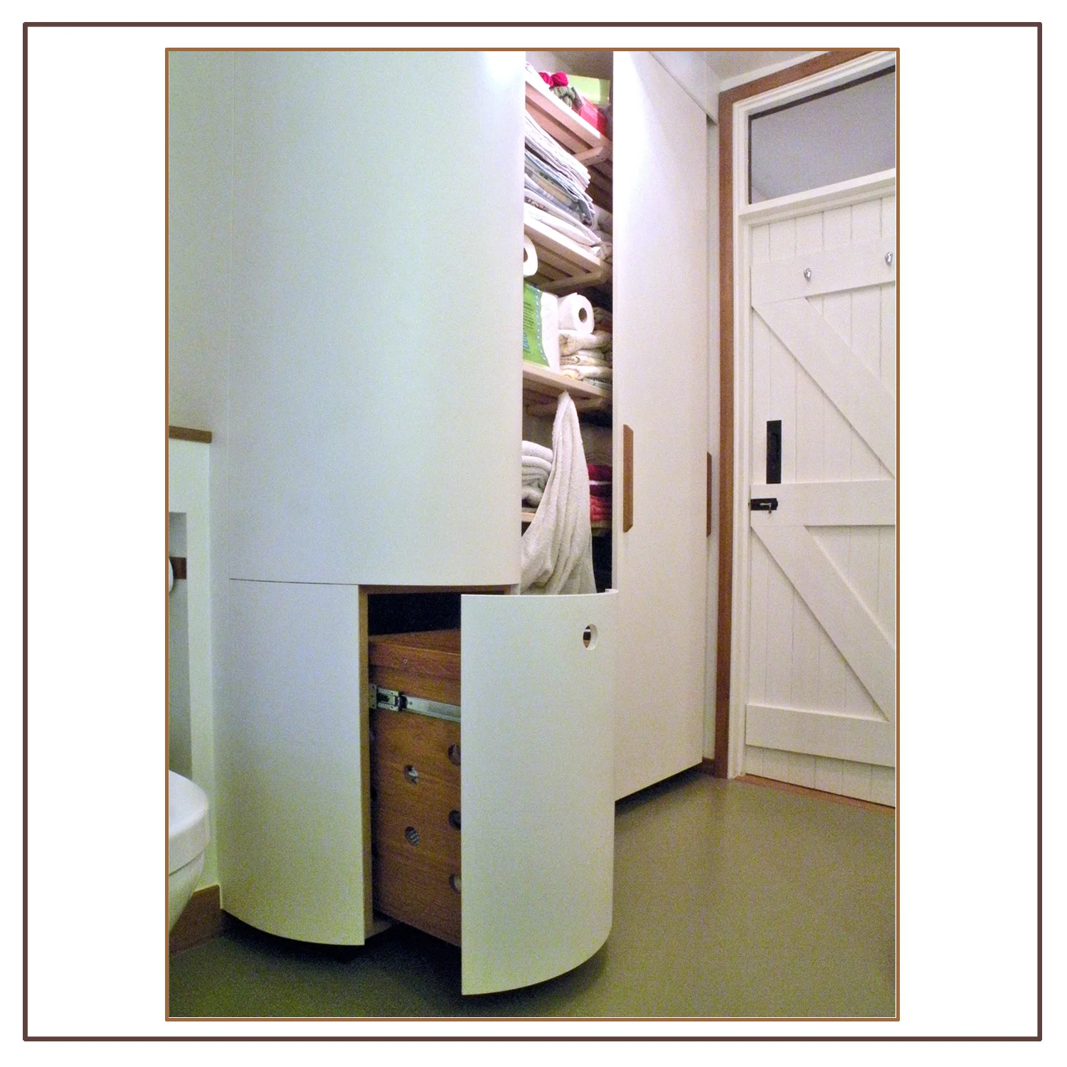 Airing cupboard side view