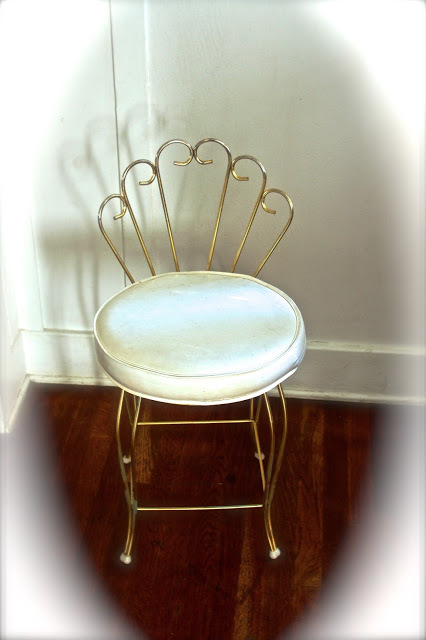 Here is my one purchase I am just so happy about.. my mermaid chair! The owner wanted $30, I got her down to $12 with the "this is all the money I have" method, I wasn't lying either; I only had $12. Going to re-do the cushion with something velvet but for now it looks great just how it is. My perfect little mermaid chair when I get ready.