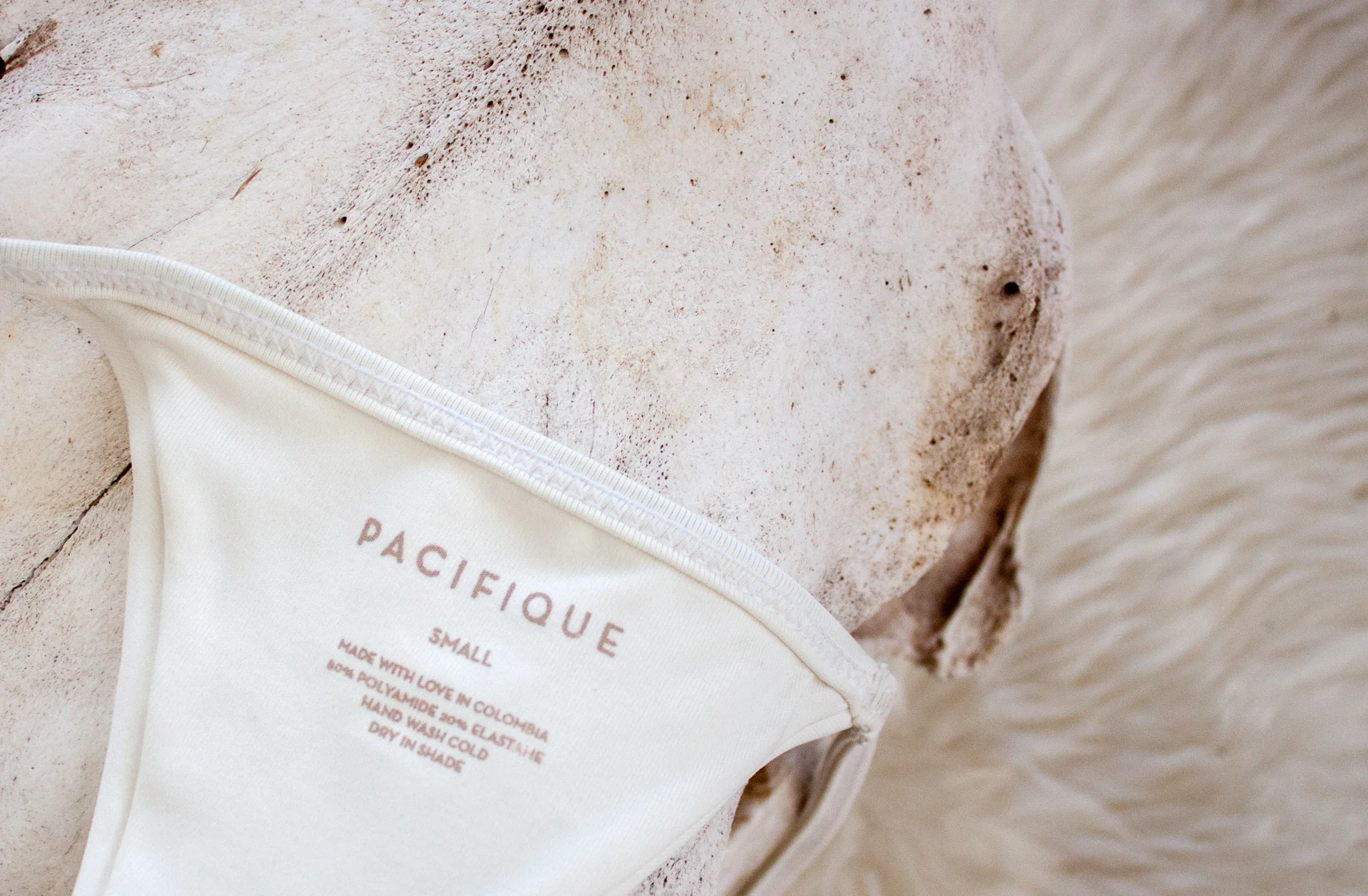 pacifique_swim_white_inside_label_3.jpg