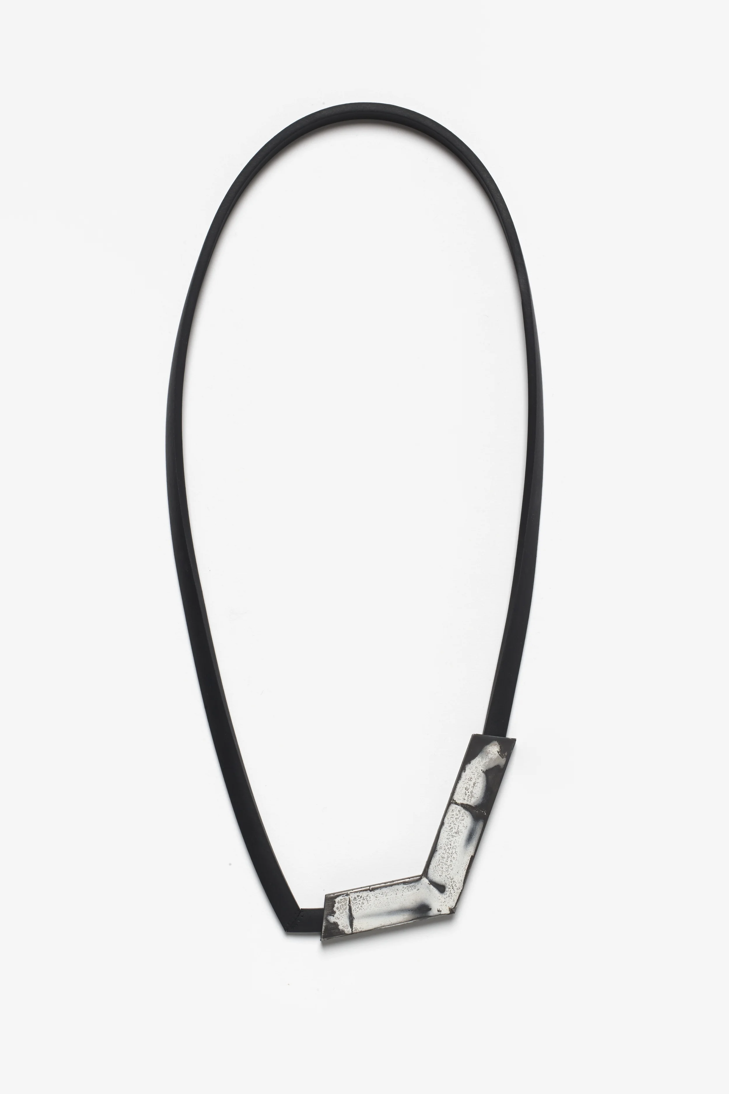 Do not overtake, Neckpiece, 2013