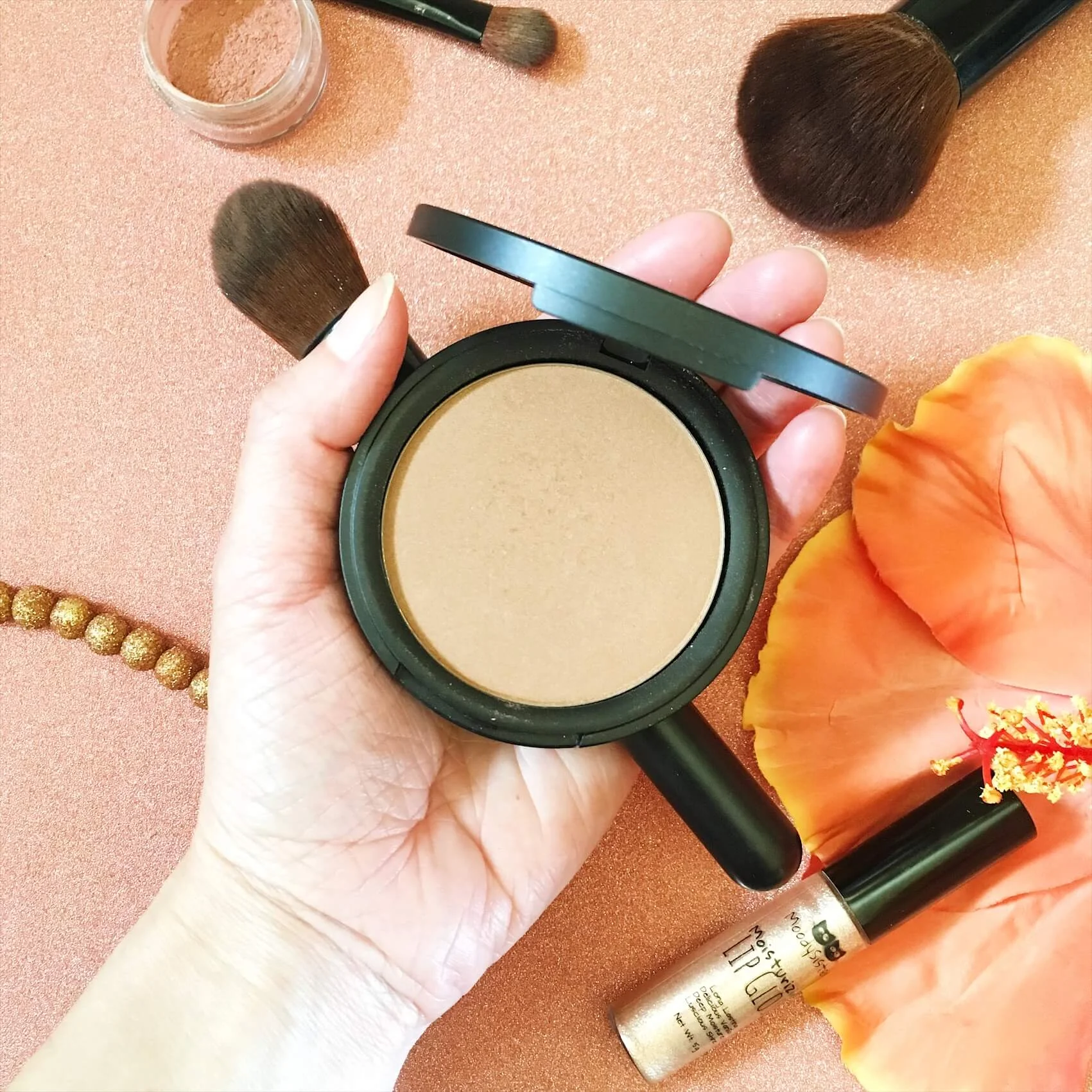 Moody Sisters Natural Bronzing Powder