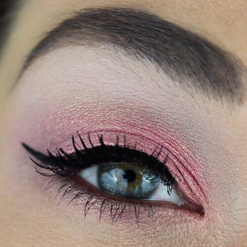 pink #black #smokey #eye #makeup #tutorial #howto #vday #valentines  #valentinesday #girly @Chemical …