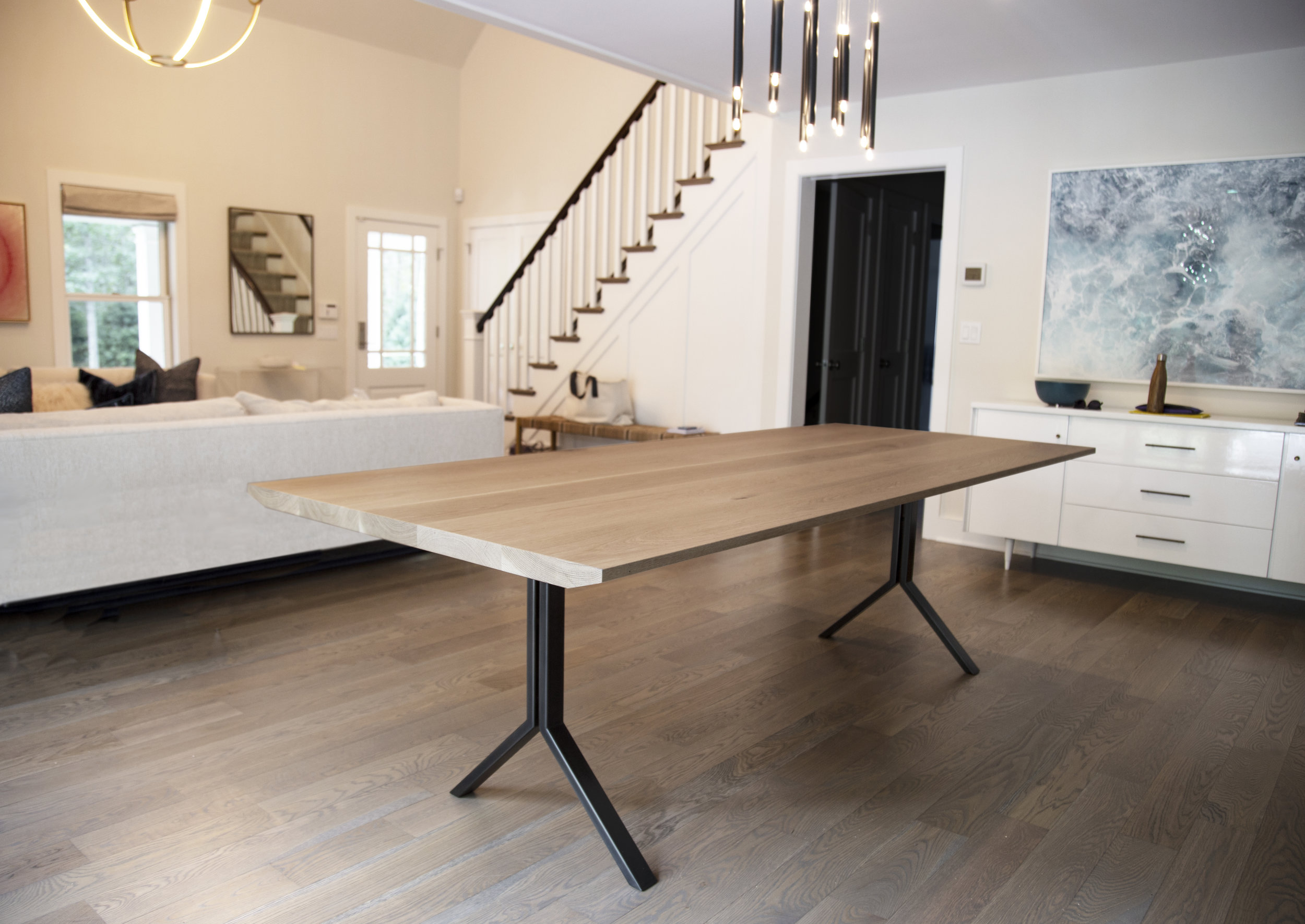 Huntington_Oak_Dining_Table_1.jpg