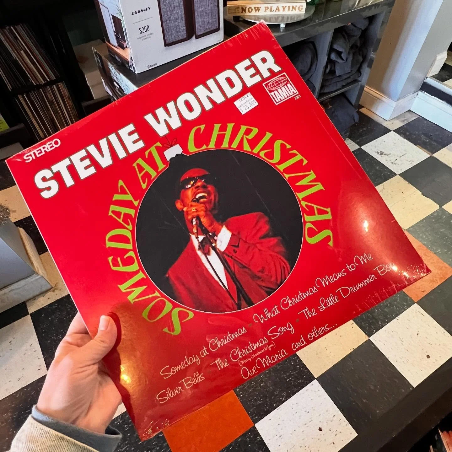 For those who celebrate, may we suggest you not forget to dress up your turntable for the big event! 🎄Nothing feels more magical and mixes the present with the past like a Christmas record. Slide for some sweet visions of Xmas LPs from both of our s