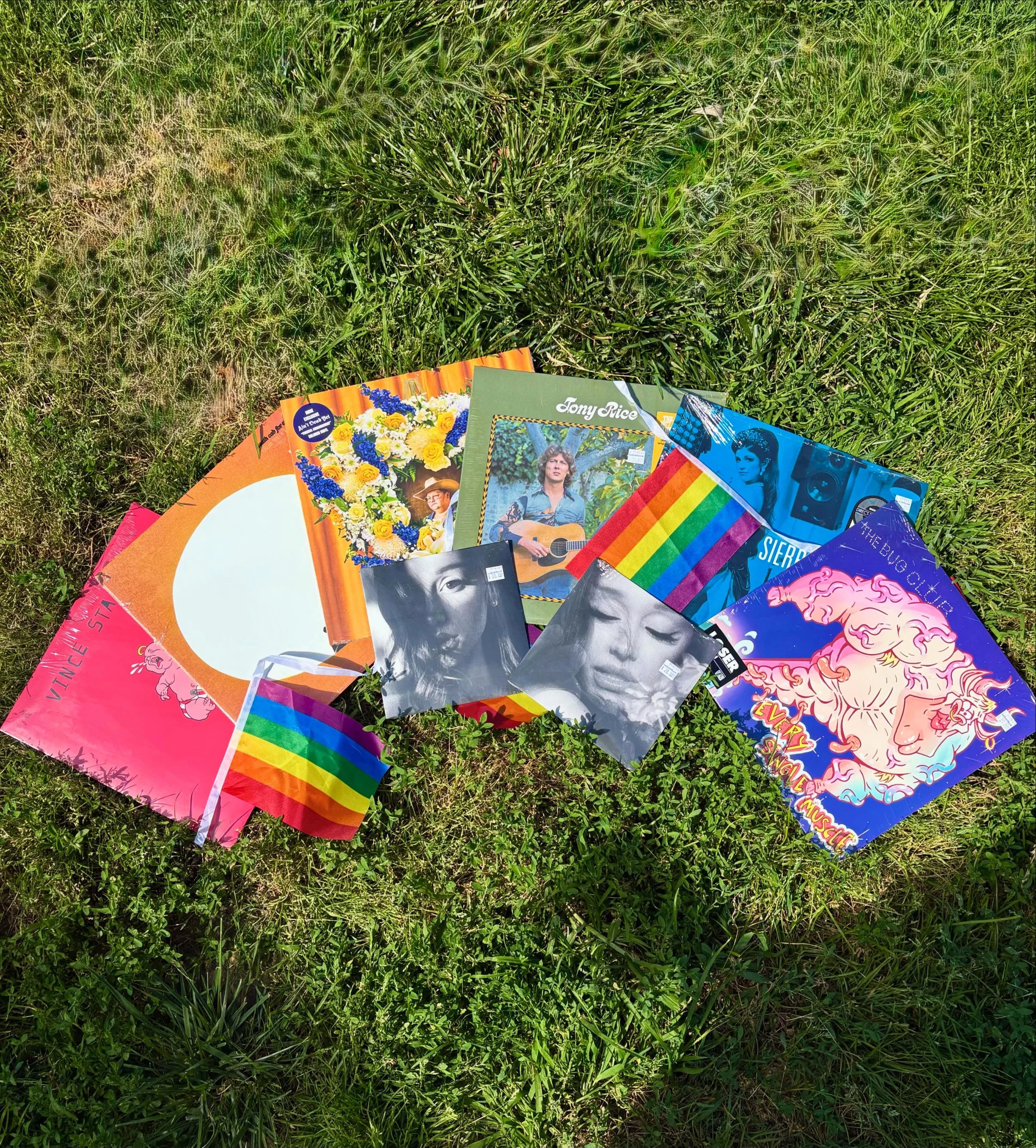 🌈🎉 Happy New Release Friday 🧡 🌈

We&rsquo;ve got some sweet new releases to kick off the first weekend of Pride! 

Hitting it off with new releases reissues from @niallhoran @deathcabforcutie @redclaystrays @modestmouse @earthwindandfire and more