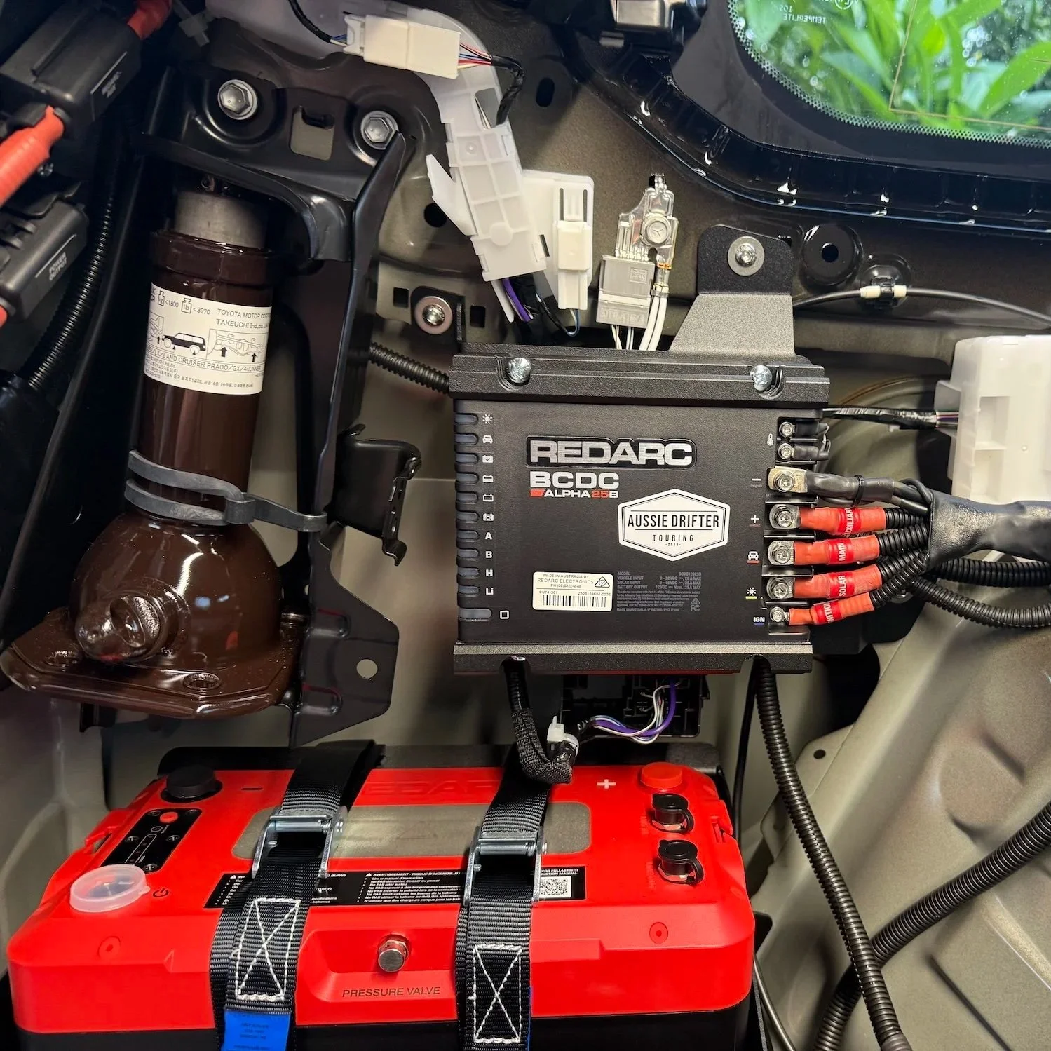 250 prado dual battery diy kit from Aussie drifter touring using the redarc alpha bcdc charger