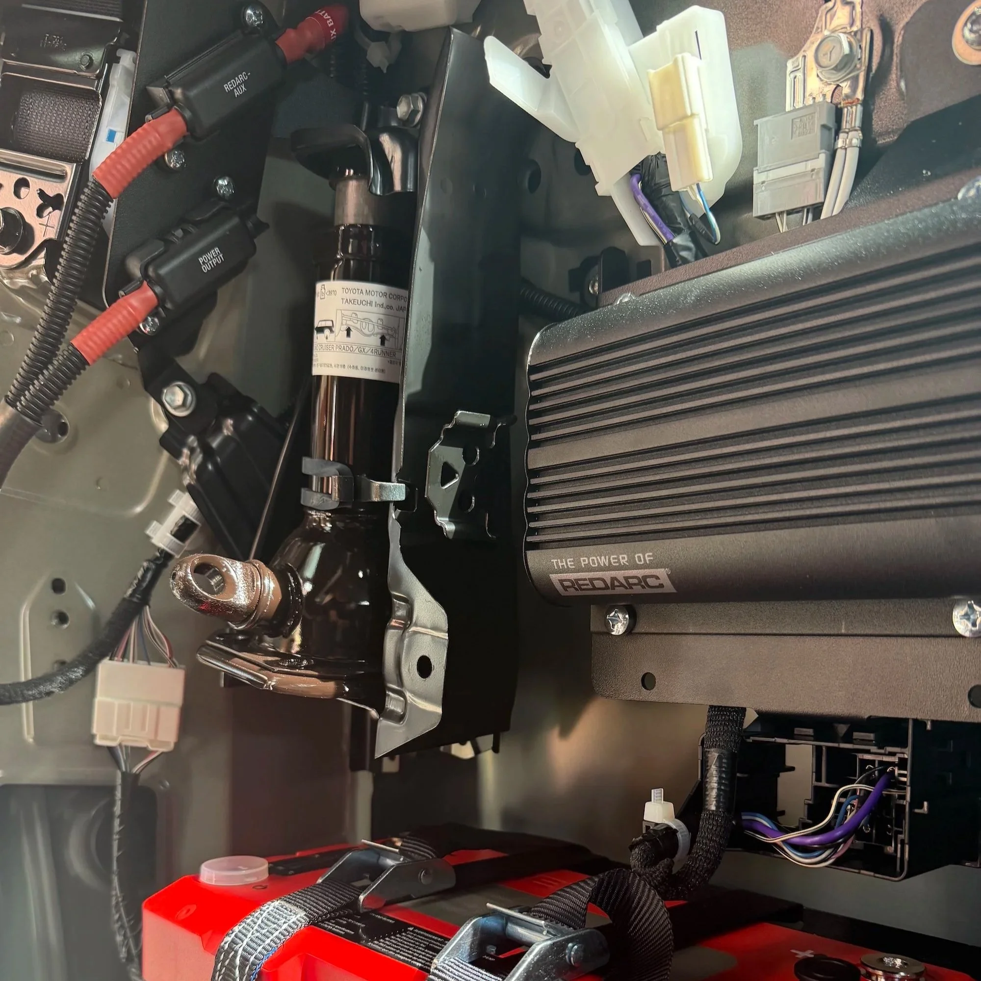 250 prado dual battery diy kit from Aussie drifter touring using the redarc classic bcdc charger