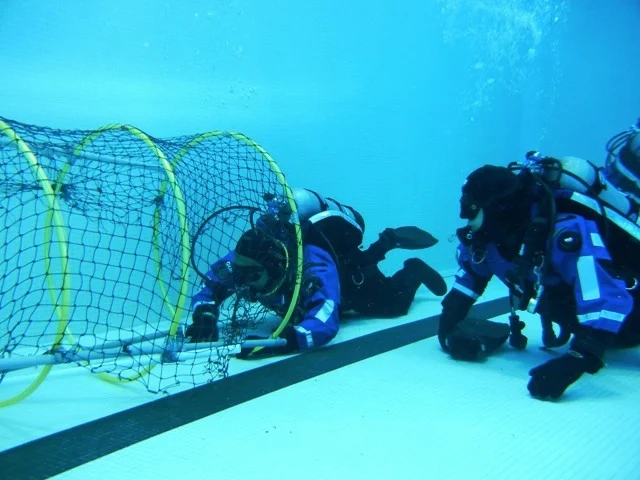 dive-instructor.jpg