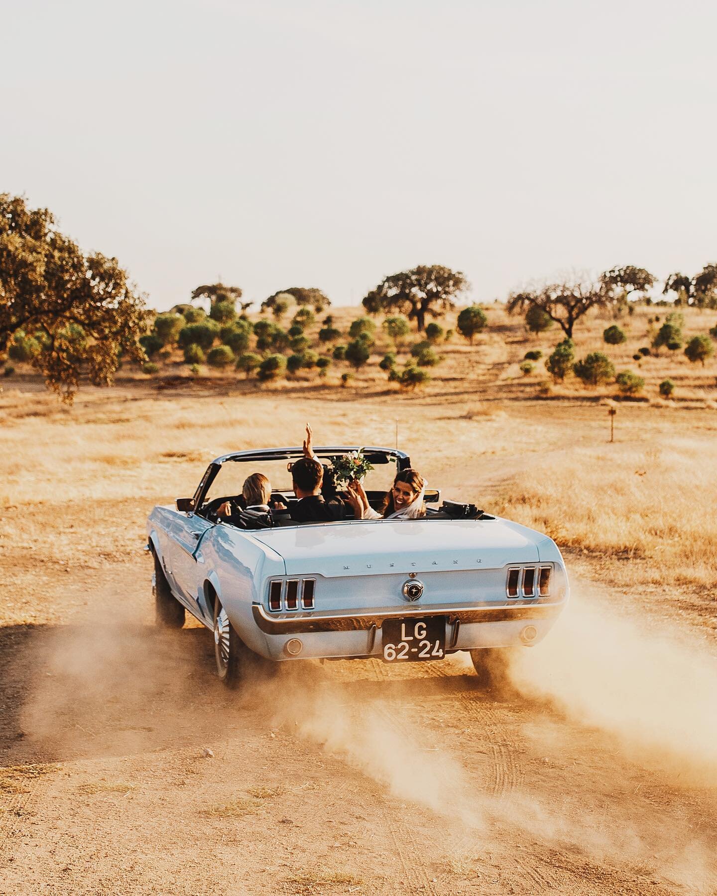 I miss this day and the warmth of this place, for sure one of my top 3 locations in Portugal to get married at (so far). 
@casadaermidadestacatarina is a stunning location, surrounded by the beauty of the Alentejo and with absolutely out of this wor