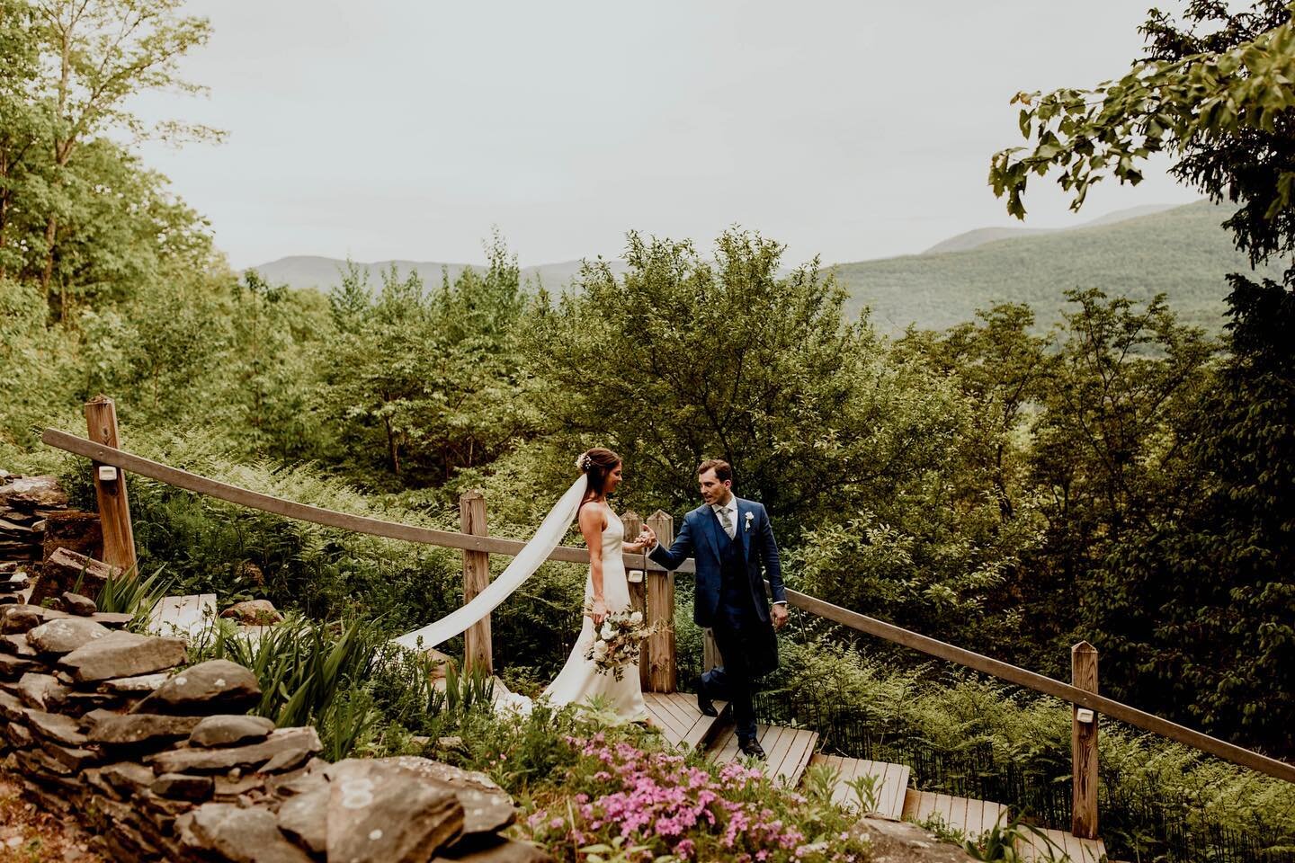 Returning to the Catskills has been on my mind, and I can’t wait to do so again in June. ✨🇺🇸 
Everytime I look at photos of this day my mind starts muttering “Now you’re in New York 
these streets will make you feel brand new 
bi