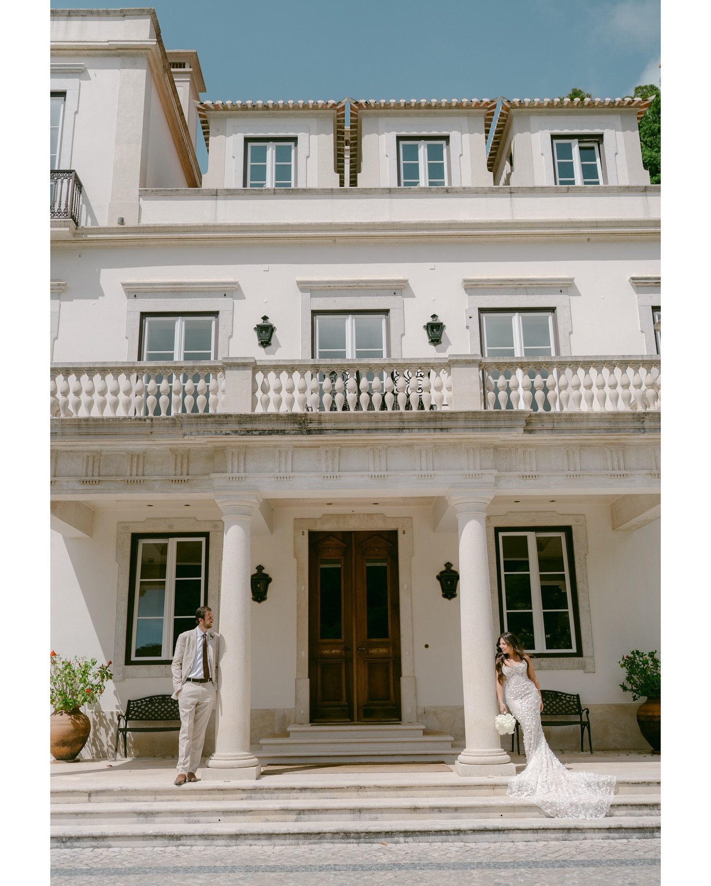 An intimate wedding tucked away in the hills of Sintra. Jacqueline and Andrew celebrated their magic and love over two days, ending with a dinner glowing beneath suspended candles. Understated, emotional, and beautifully theirs. 

Digis + film always