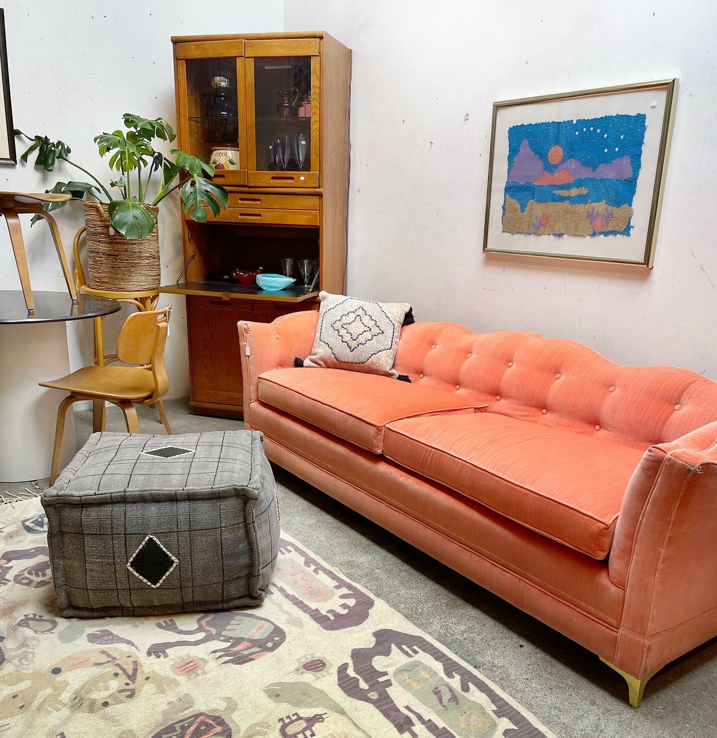 Salmon colored cloud now available in Greenpoint 🍣 
.
Velvet curved back sofa (88&rdquo;l x 33&rdquo;d x 28&rdquo;t): $900
Thomasville bar/storage cabinet (32&rdquo;w x 18&rdquo;d x 79&rdquo;): 375
Marble top dining table (40&rdquo; diam x 30&rdquo;