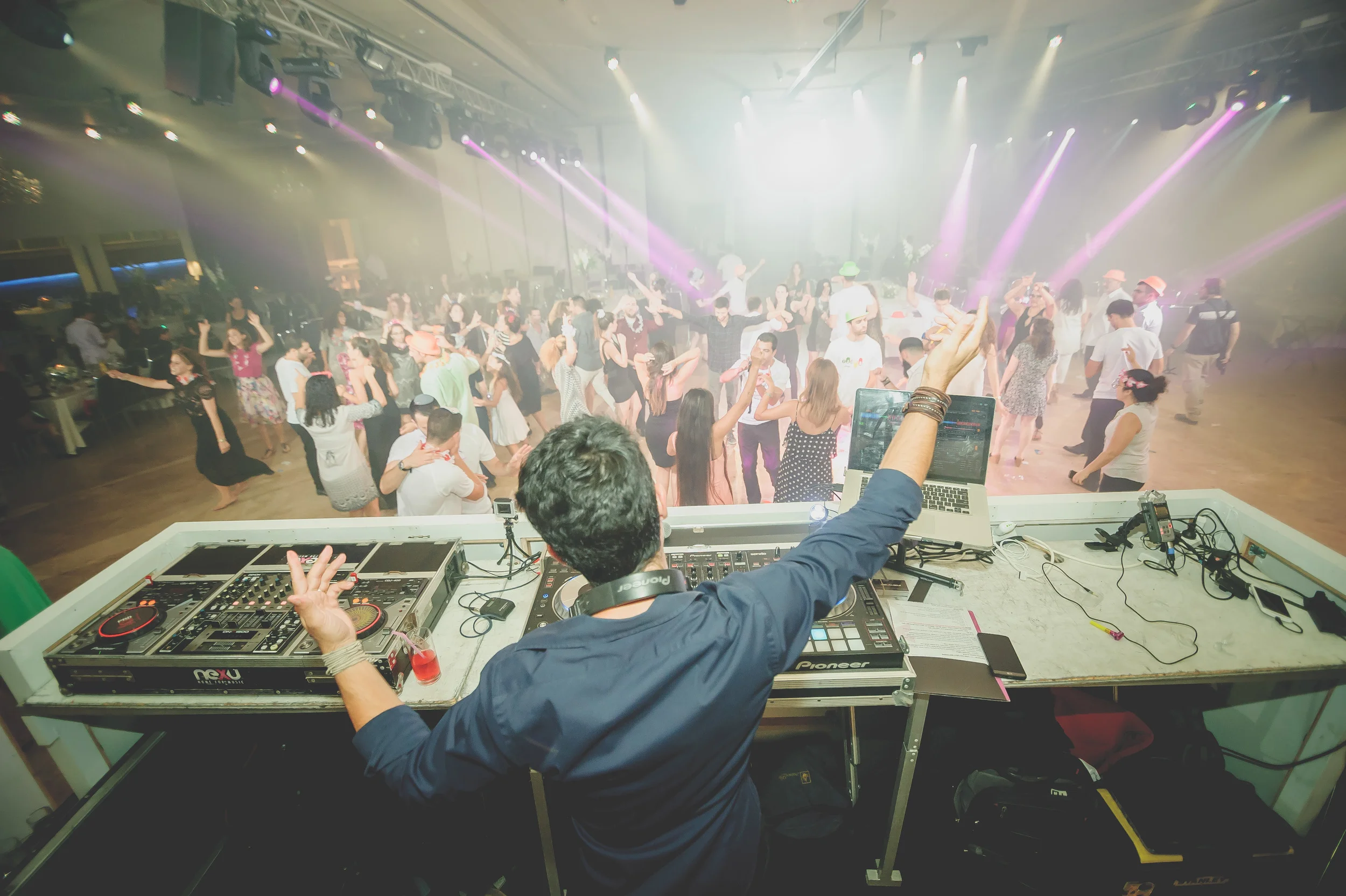 הרבה עשן ברחבה משפיע על התוצאות. אוהבים או לא אוהבים? זה כבר עניין של טעם.&nbsp;