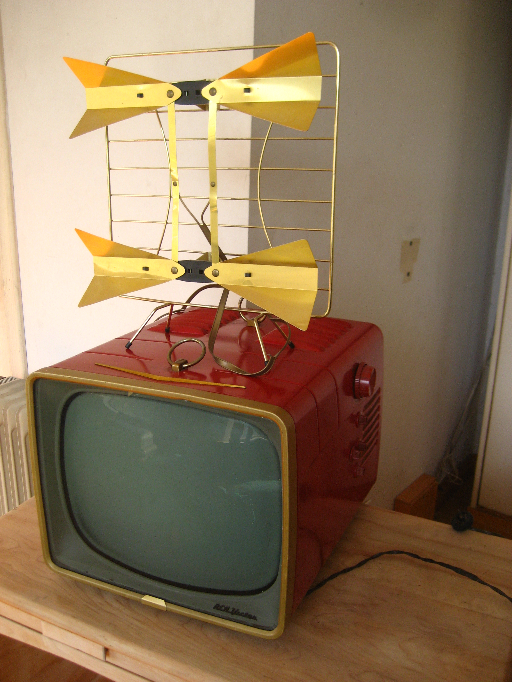 TV RCA red