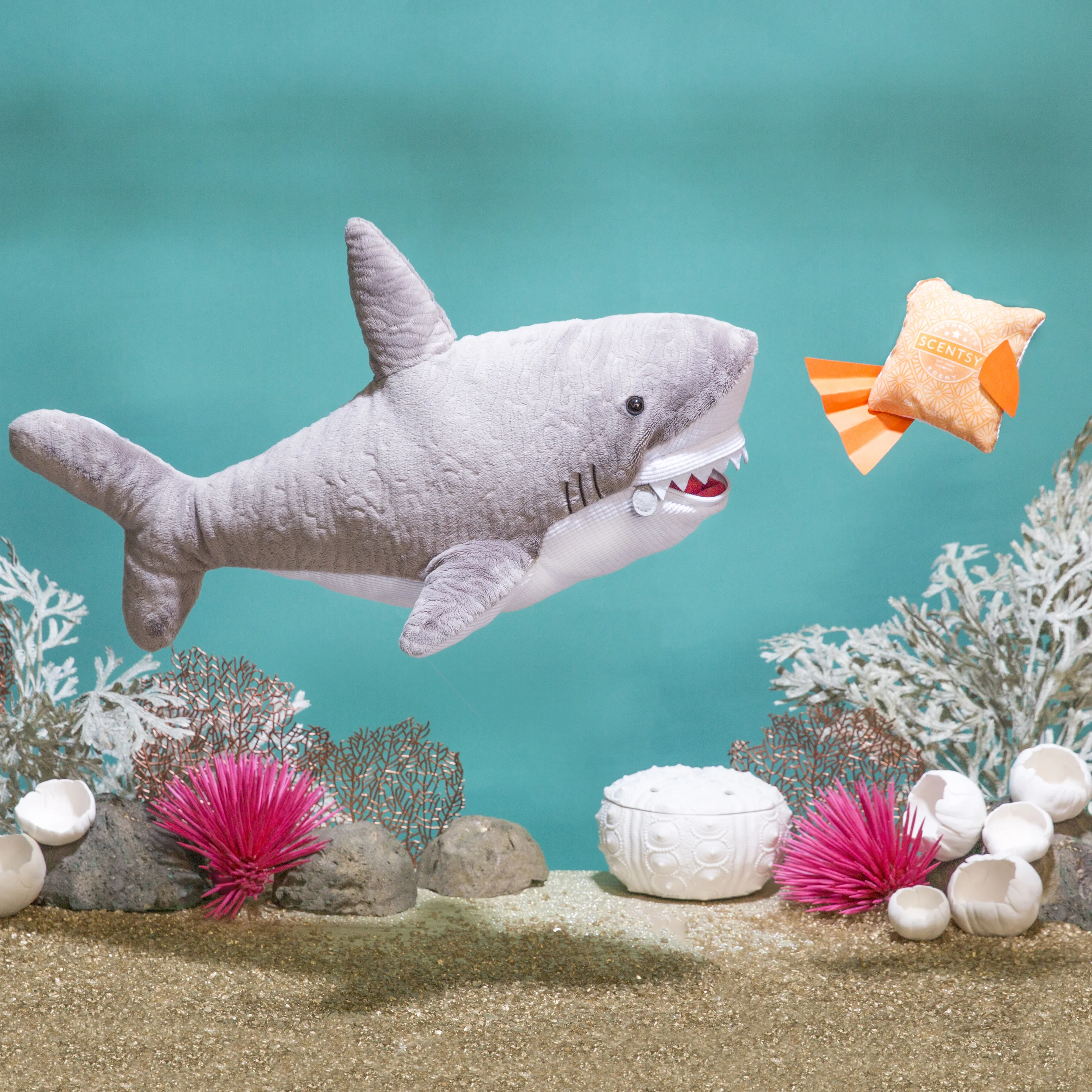 R1-Scentsy-Buddies-StevieShark-Styled-56-FW16-Facebook-Crop.jpg