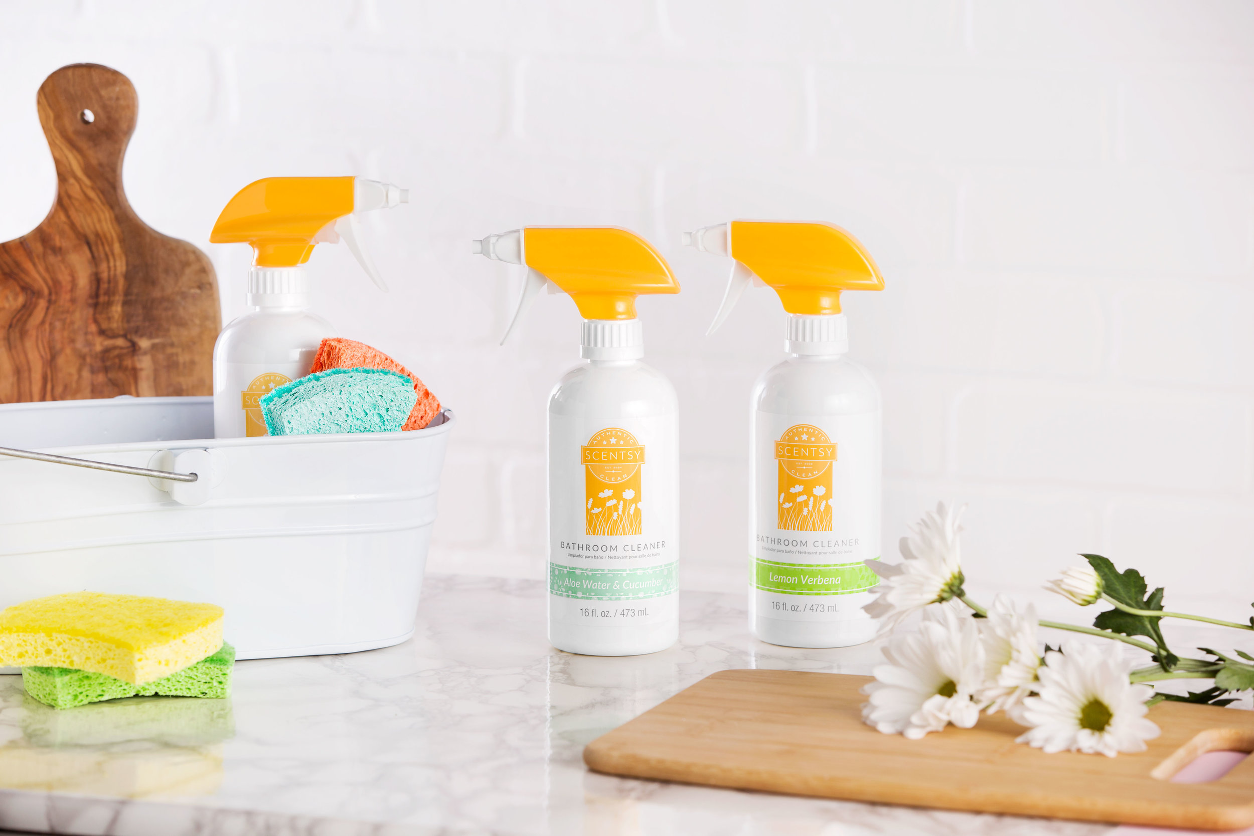 R1-SeptemberSocial-ScentsyFresh-BathroomCleaner-Blog-Insta-FW18.jpg