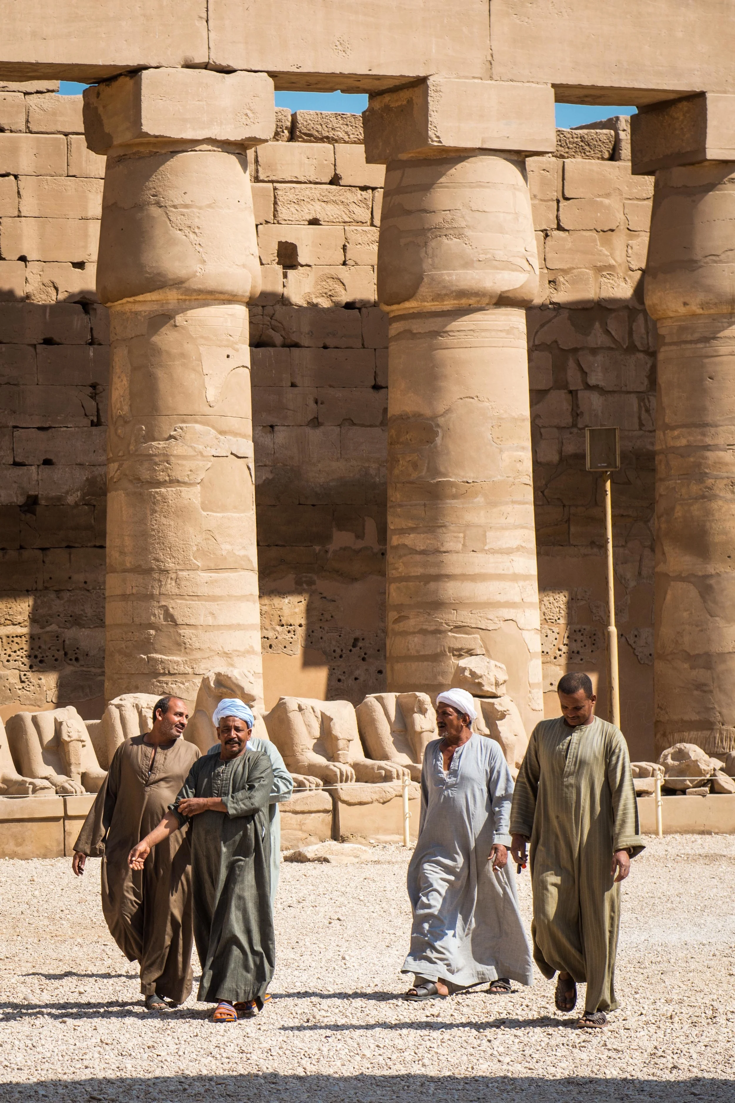 Men at work, Karnak