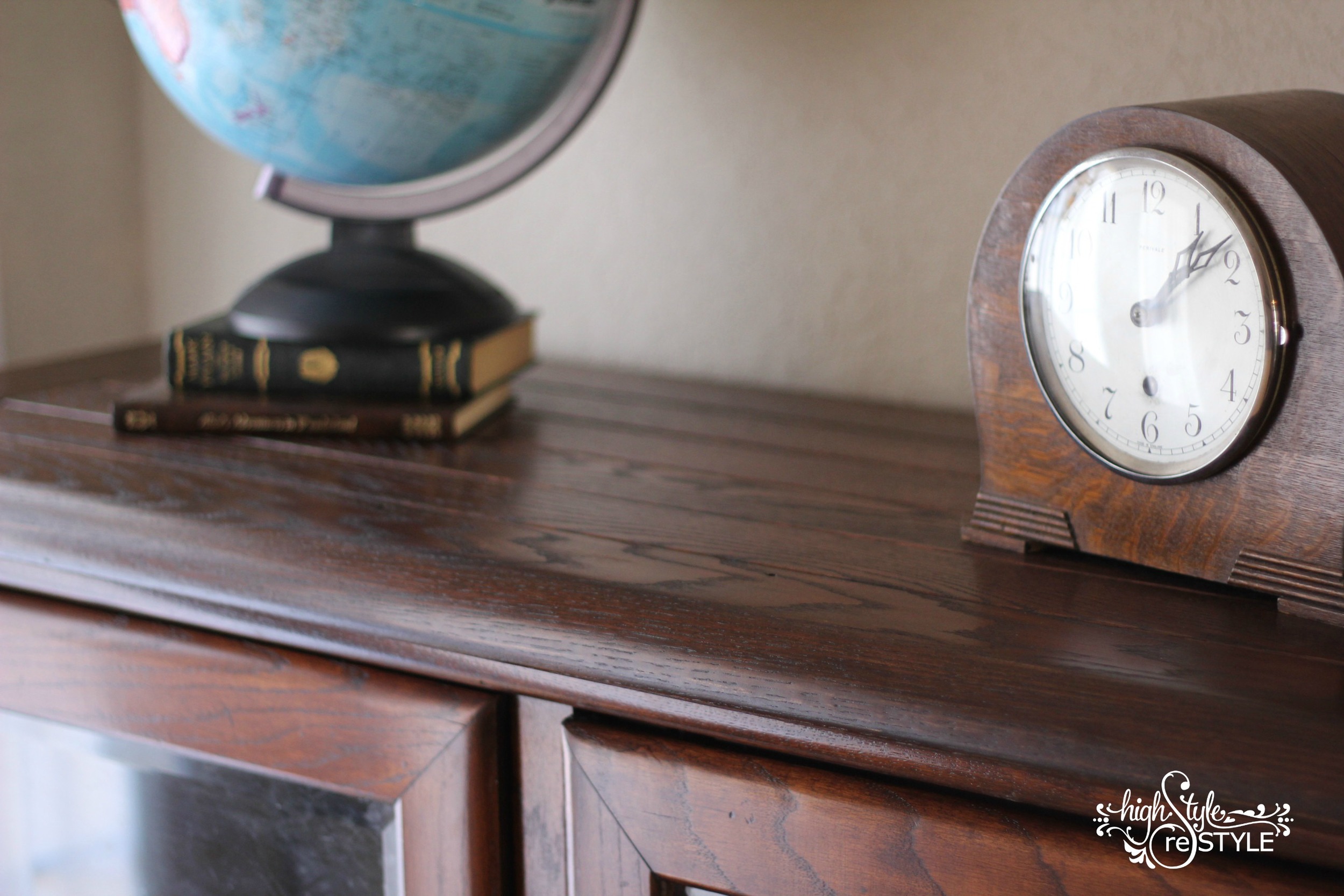 {CLOSE-UP OF PLANK TOP}