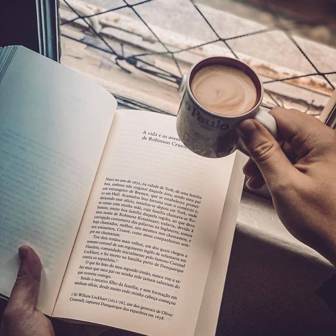 Cuando una se dispone a disfrutar...
#leemosporquequeremos 
.
Nice pic @beardbetweentheline
.
#mariadelourdesvictoria #escritora #mexicana #novela #cuento #kidlit #libros #amamosleer #lectores #books #coffeandbooks #coffeetime #caf&eacute; #cafeylect