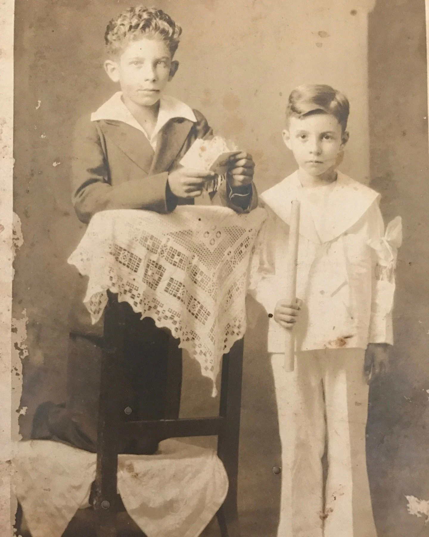 Hoy celebro el cumpleaños de mi padre, el doctor Neftalí Victoria Armengual (en paz descanse) con el relato que él mismo escribió sobre su nacimiento. Besos hasta el cielo mi amadísimo Lichito.
Si quieres leer el te