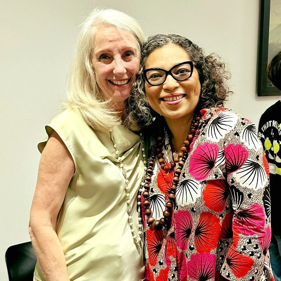 “María no es solo una gran escritora sino corazón latiente de la comunidad Latina aquí en el área de Puget Sound y me da muchísima alegría compartir unas palabras acerca de La Maletita Azul” dijo