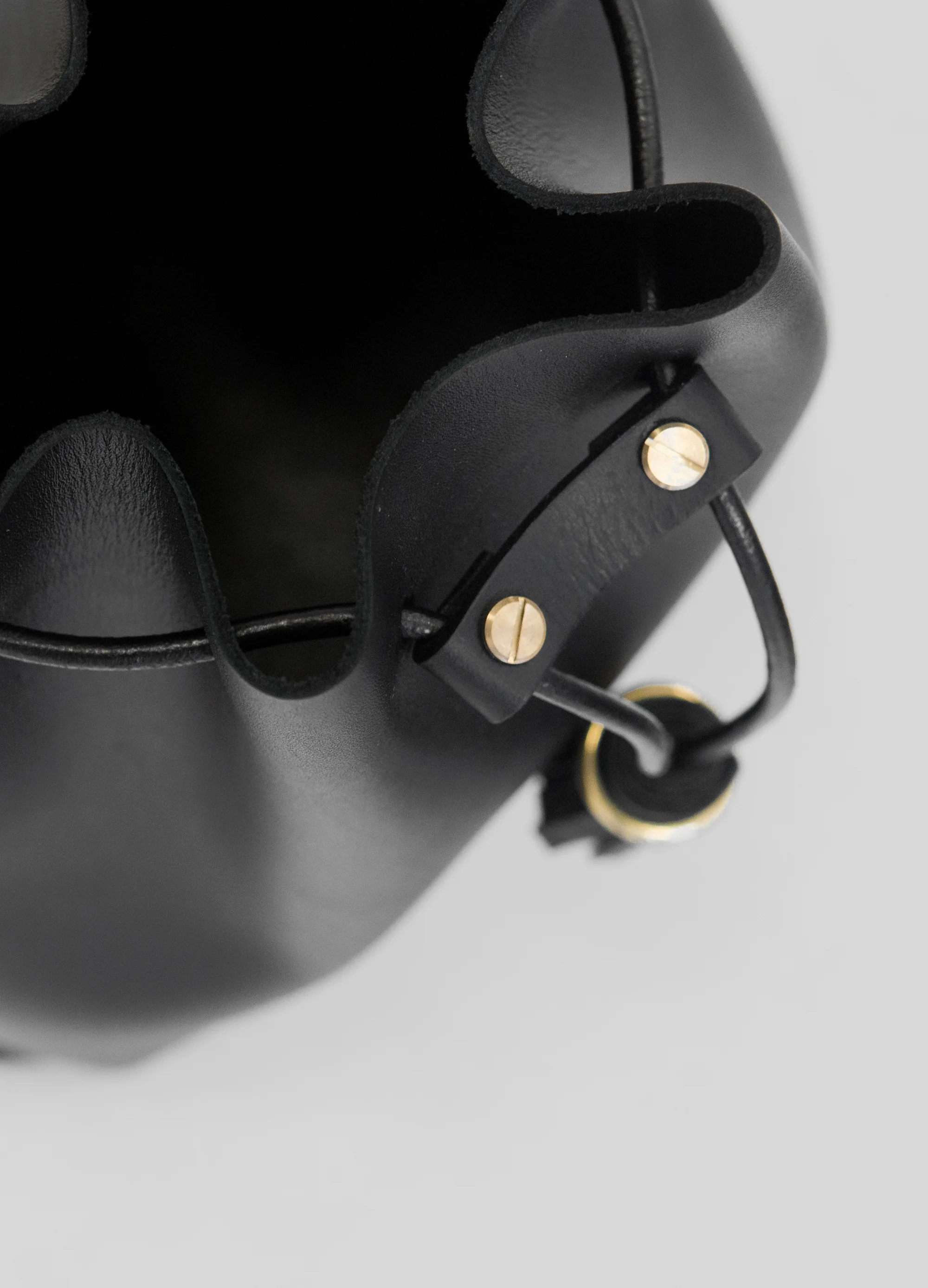 bucketpblack002.jpg