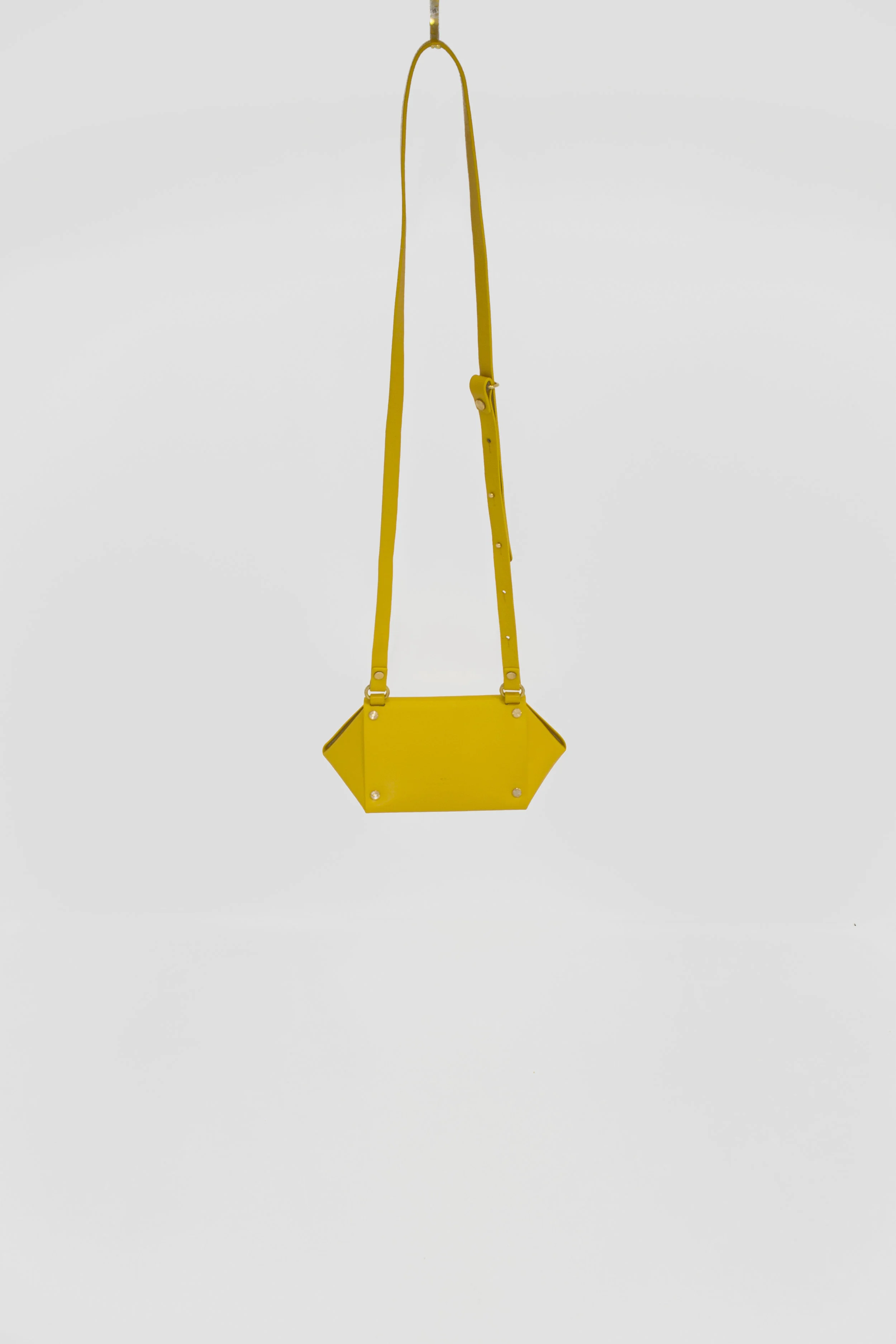 prism_bag_marigold_gold_yellow_shoulderbag_geometric_assembled_2