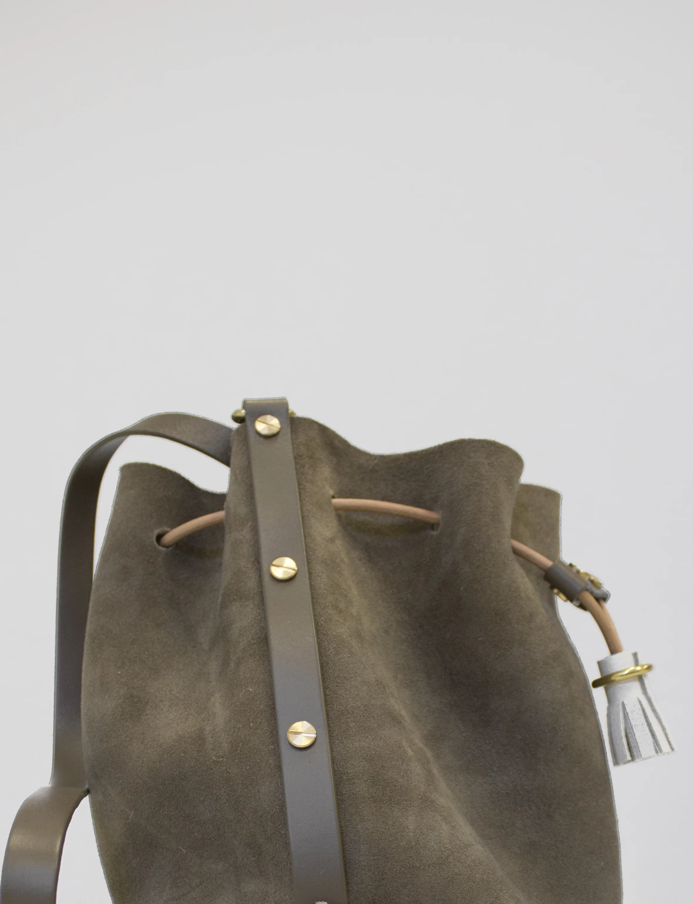 bucket_bag_pickle_brown_softie_suede_leather_hardware_detail_cream_tassel_5
